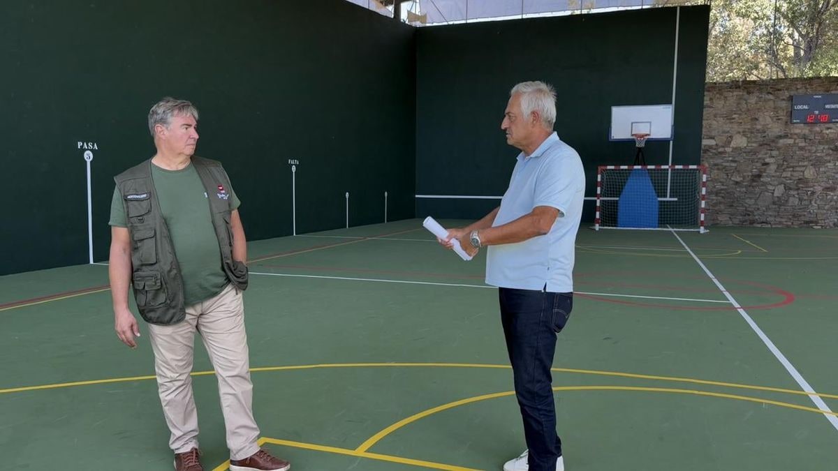 Imagen ilustrativa: piscina municipal renovada en un entorno rural de montaña