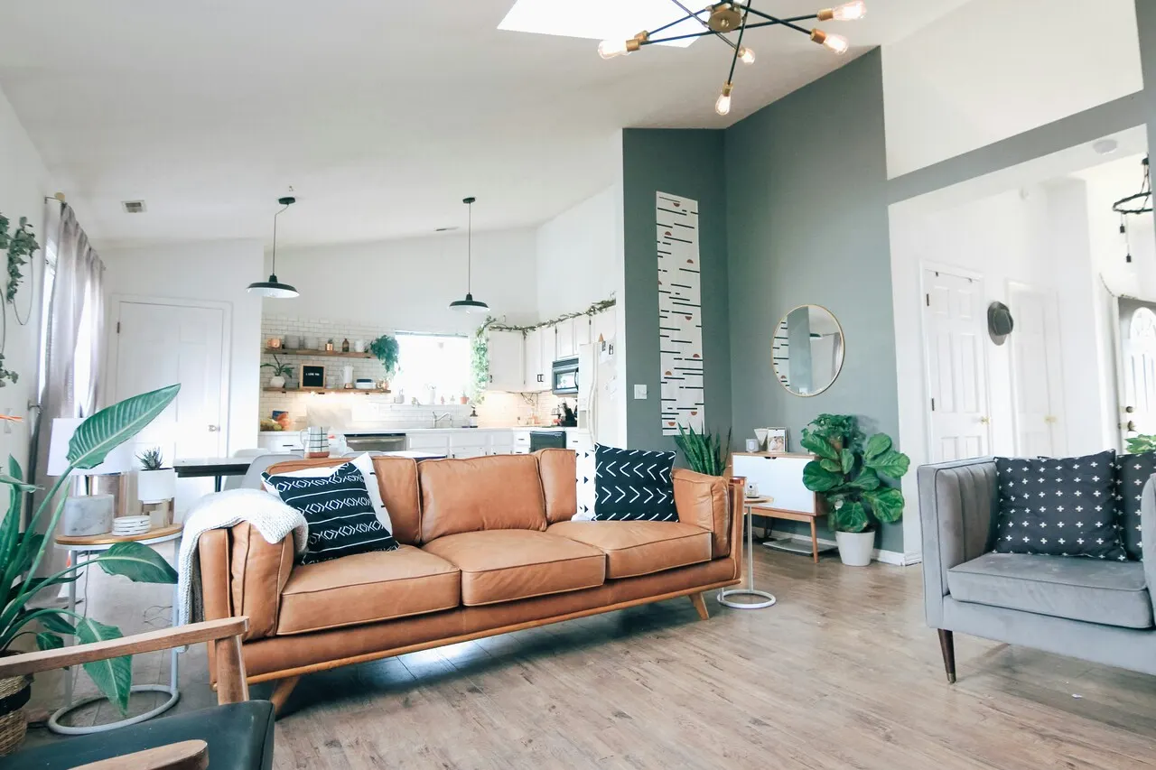 Hogar moderno con tonos verdes y marrones