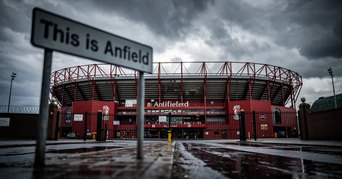 Vista dramática del estadio Anfield con nubes oscuras