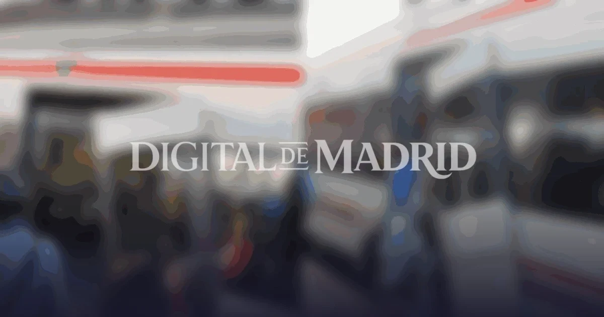 Caos en Vallecas: Un tren con la puerta abierta desata el descontento de los viajeros