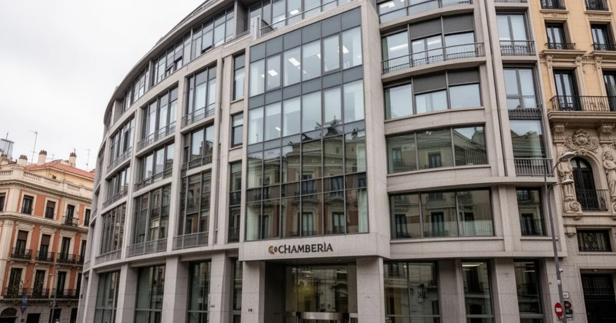 Edificio moderno en Chamberí relacionado con noticias políticas