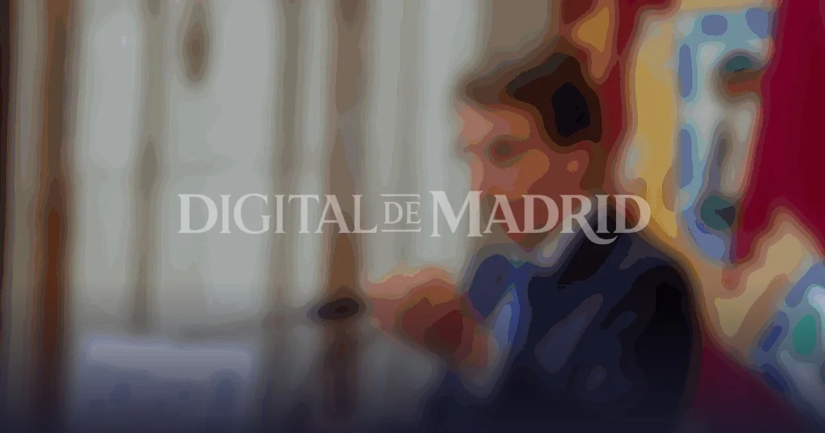 El alcalde Almeida y la paloma: un incidente que desata el debate sobre prioridades en Madrid