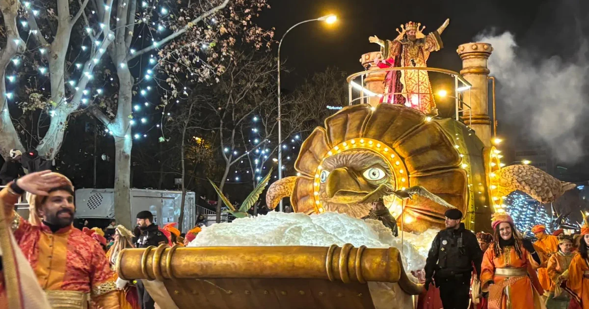 La magia de la cabalgata de Reyes Magos ilumina Tetuán el 4 de enero