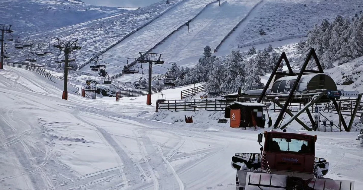 Valdesquí da la bienvenida a la temporada de esquí con nieve en polvo y pistas para todos