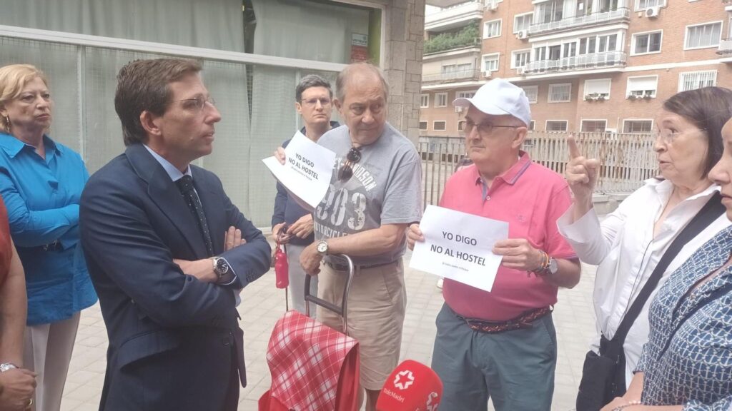 La aprobación de la licencia para un hostel en Madrid genera debate entre vecinos y autoridades